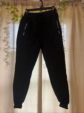 Woman’s Black Insulated Winter Pants